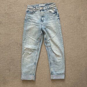 Zara Light Wash Mom Jeans in Size 2